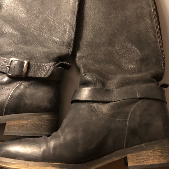 Knee high leather upper boots with zipper in back. Size 6. - Picture 5 of 8